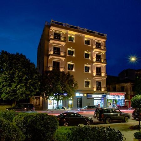 Christi'S Hotel Borova Korce Extérieur photo
