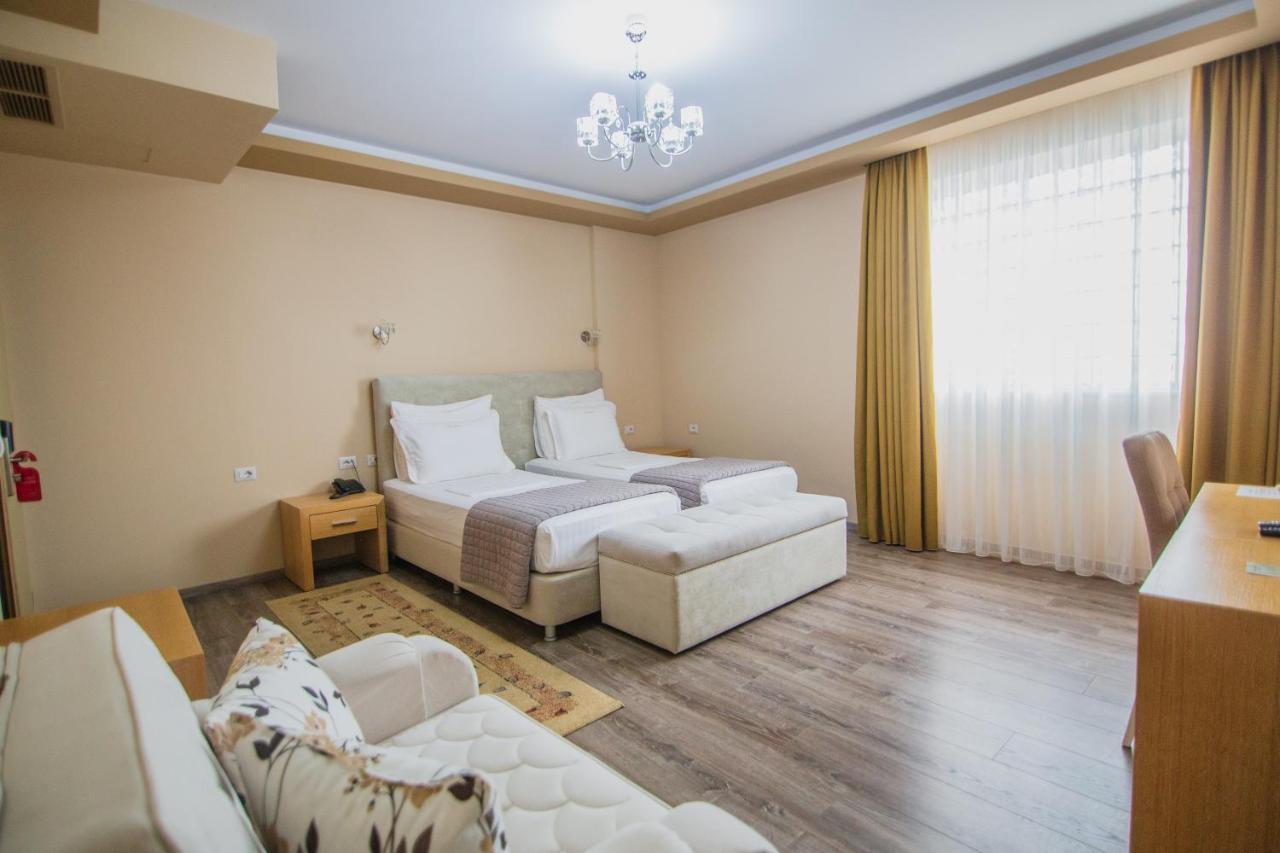 Christi'S Hotel Borova Korce Extérieur photo