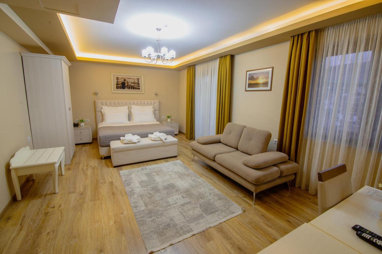 Christi'S Hotel Borova Korce Extérieur photo